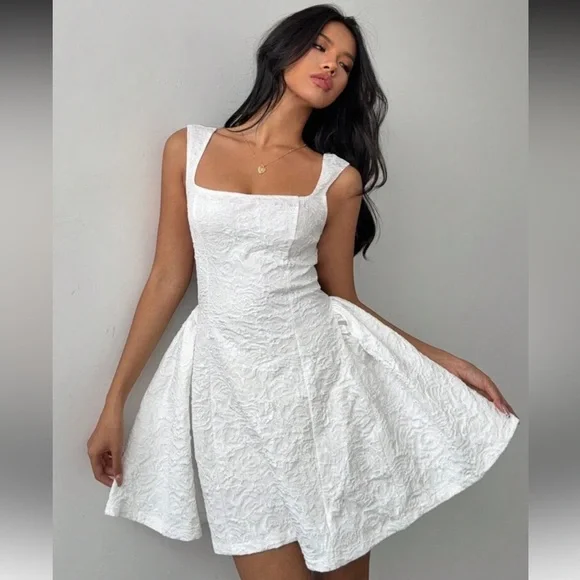 Aloruh Women's Sleeveless Solid Color White Summer Midi Dress, Simple & Casual - Picture 4 of 4